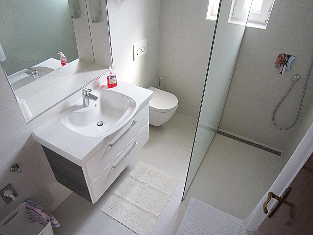 Villa Lucia Premium Rooms Примоштен Экстерьер фото